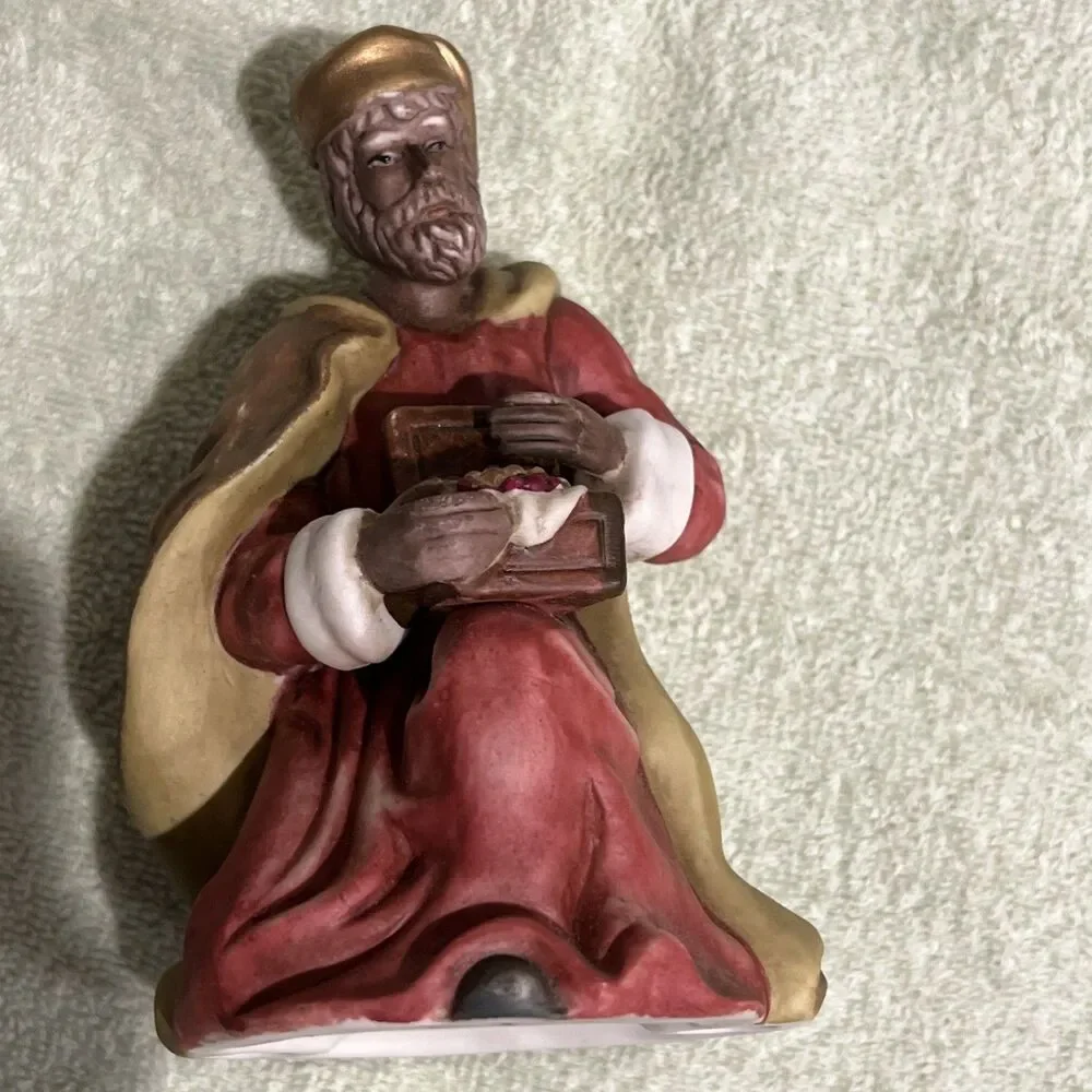 Vintage Unidentified Porcelain 2 WISE MEN Nativity Replacement Pieces Porcelain